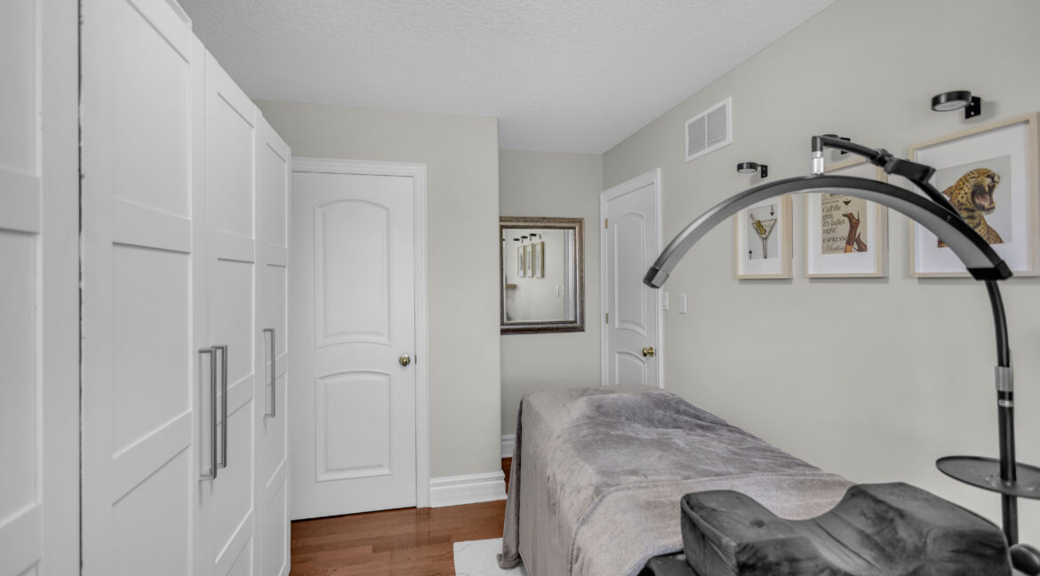 30 Farrow Rd-32