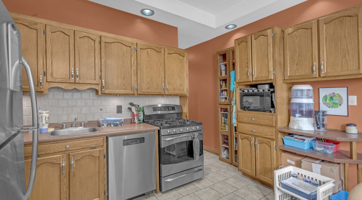 17 SCARFE AVE-10