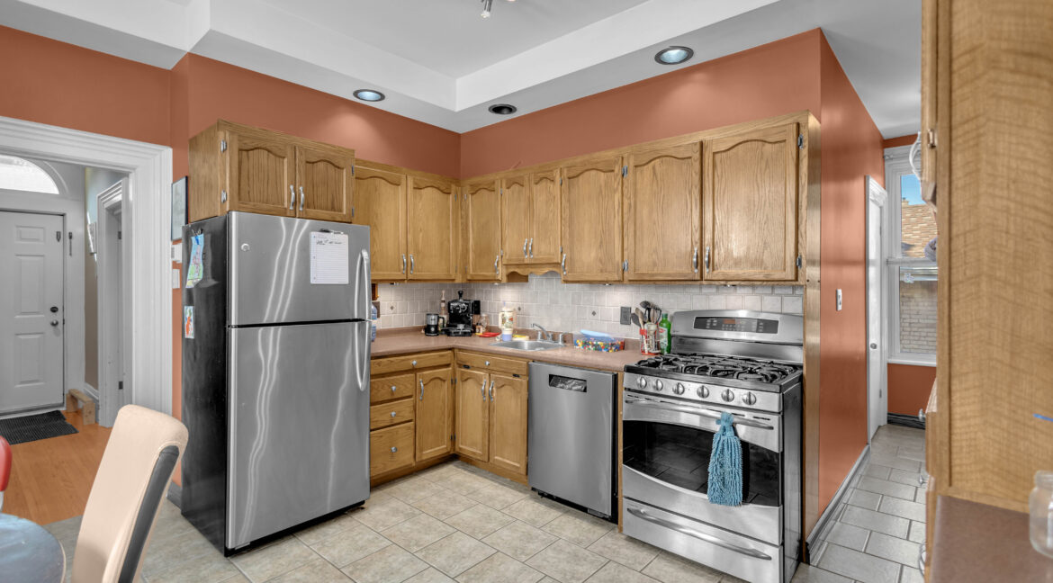 17 SCARFE AVE-11