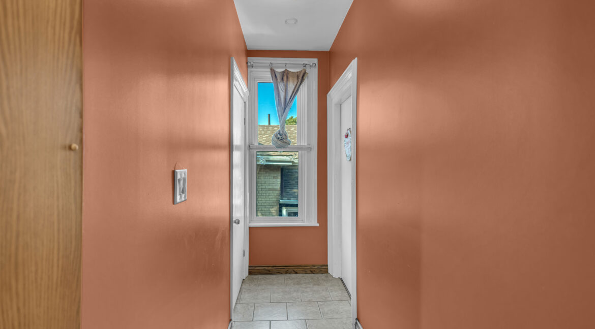17 SCARFE AVE-14