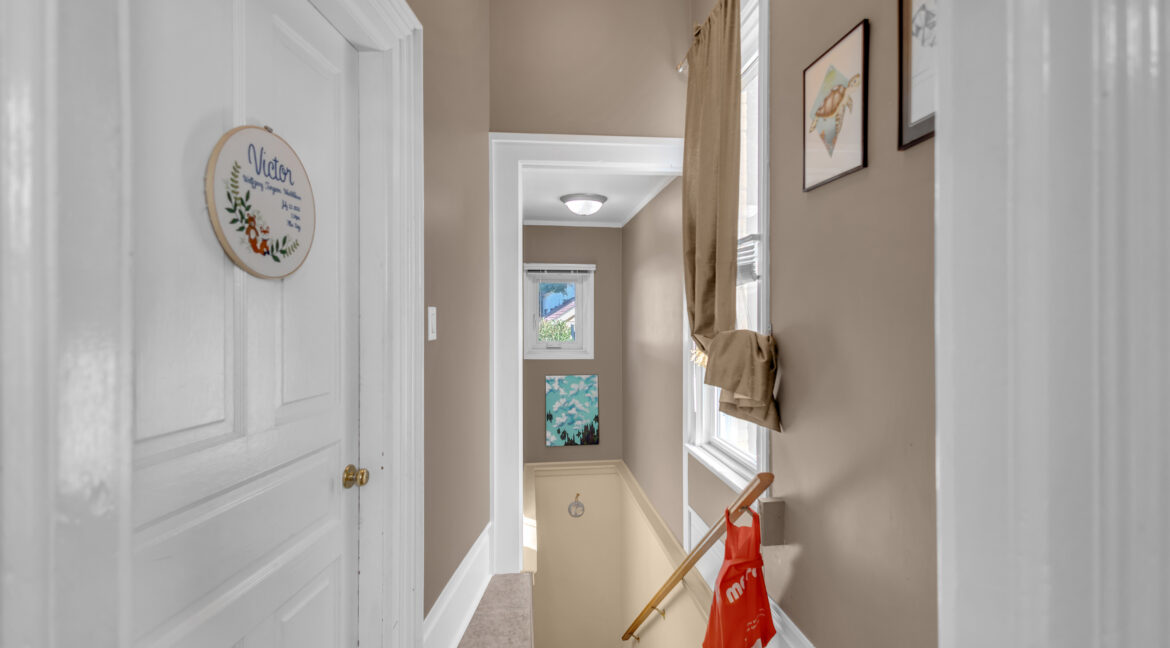 17 SCARFE AVE-20