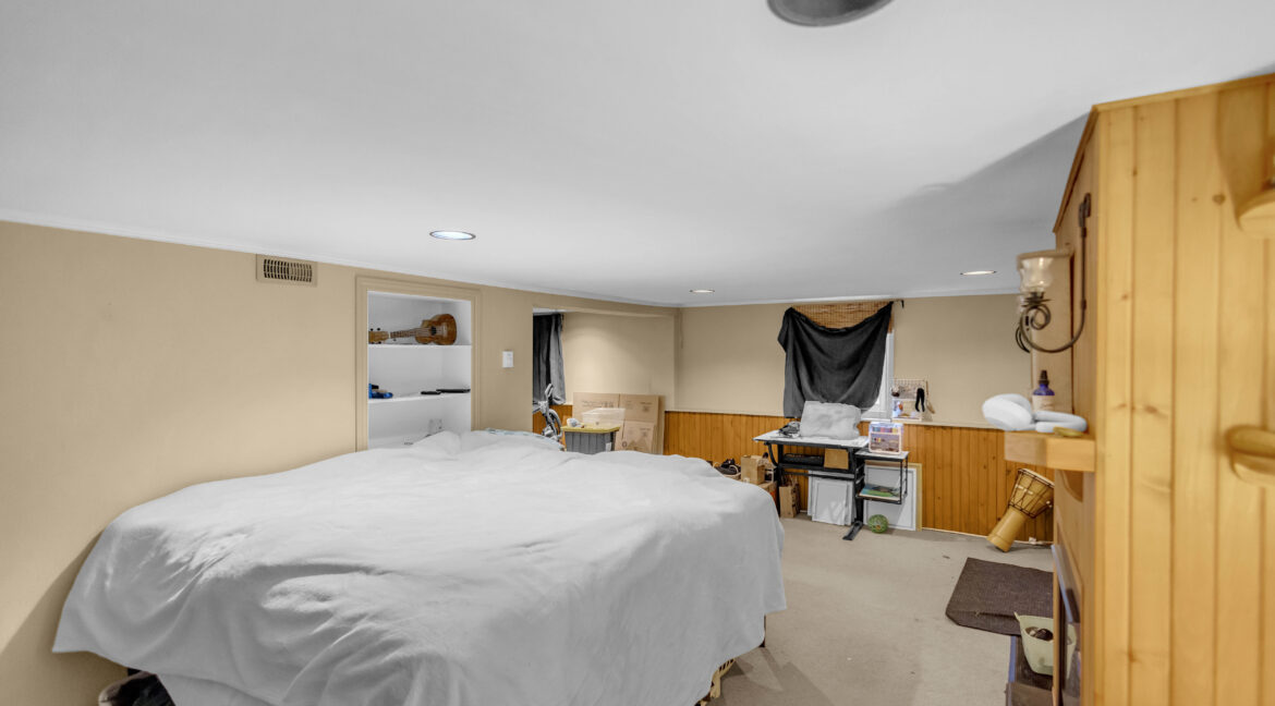 17 SCARFE AVE-21