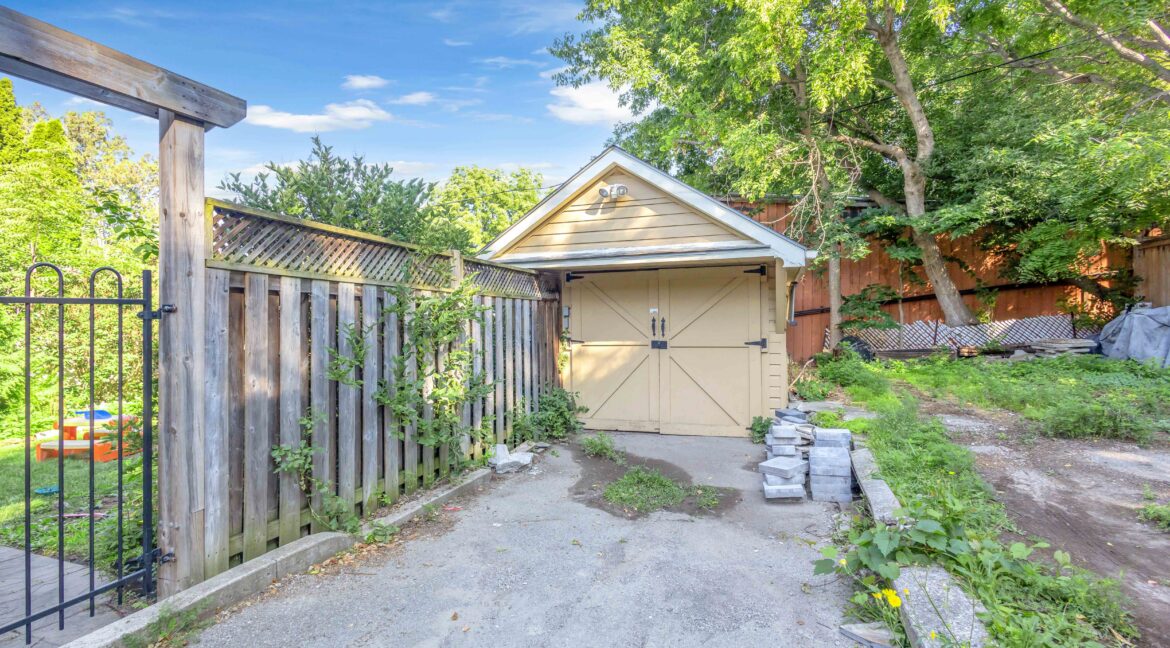 17 SCARFE AVE-29