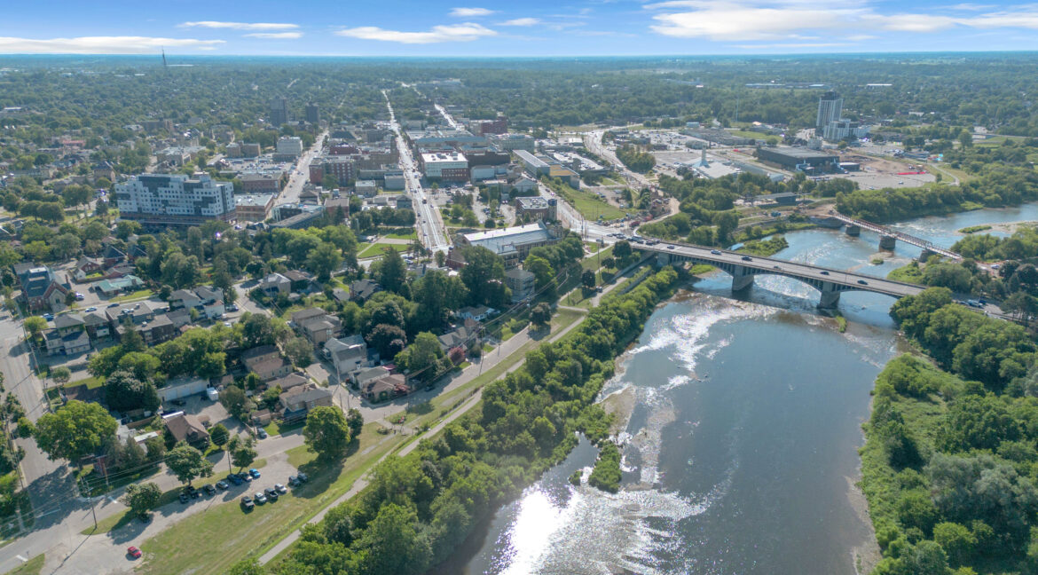 17 SCARFE AVE-35