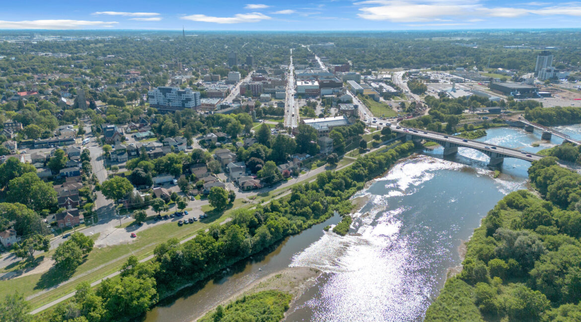 17 SCARFE AVE-36