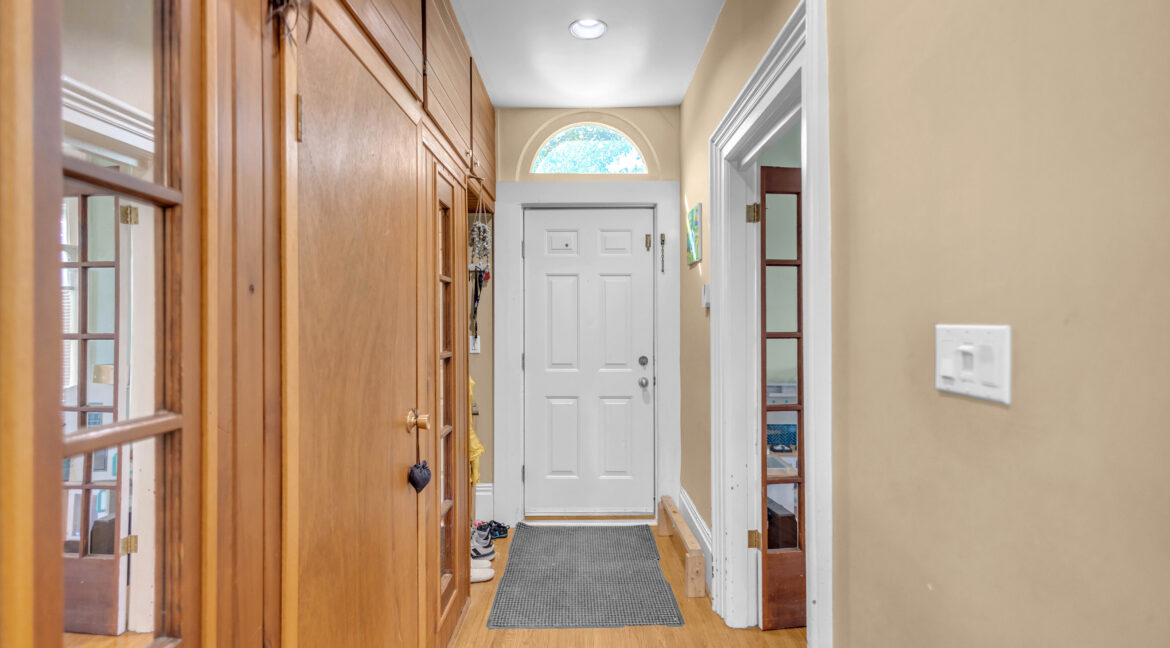 17 SCARFE AVE-6