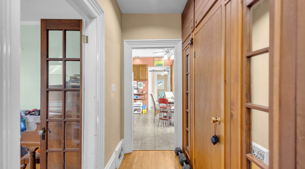 17 SCARFE AVE-7