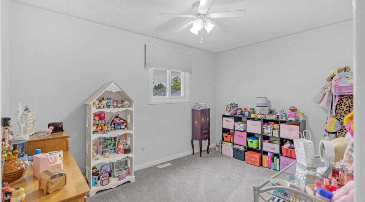218 Mechanic St W-18