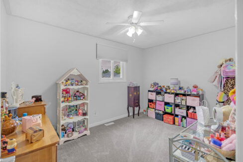 218 Mechanic St W-18