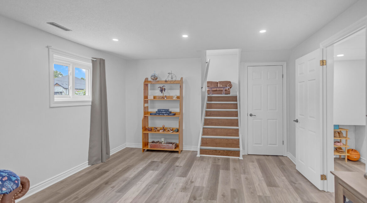 218 Mechanic St W-20