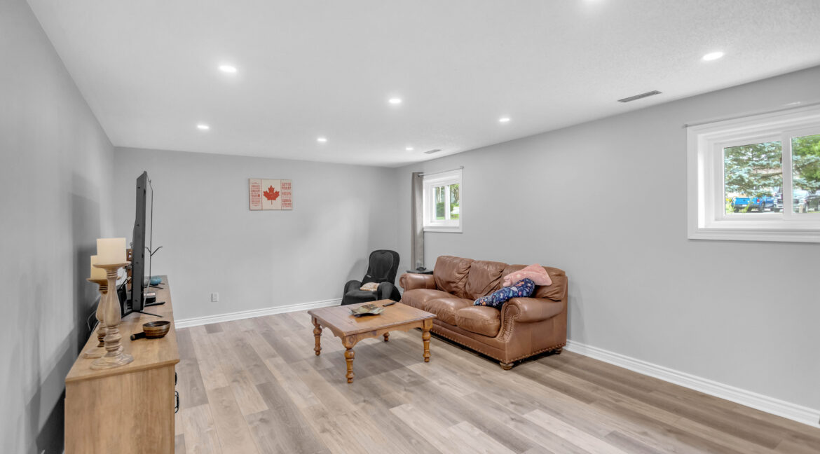 218 Mechanic St W-21