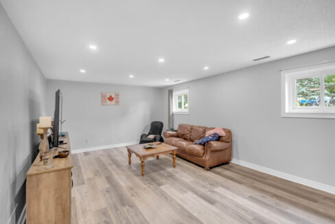 218 Mechanic St W-21