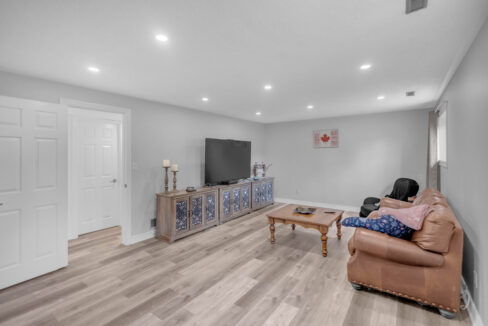 218 Mechanic St W-22