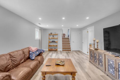 218 Mechanic St W-23