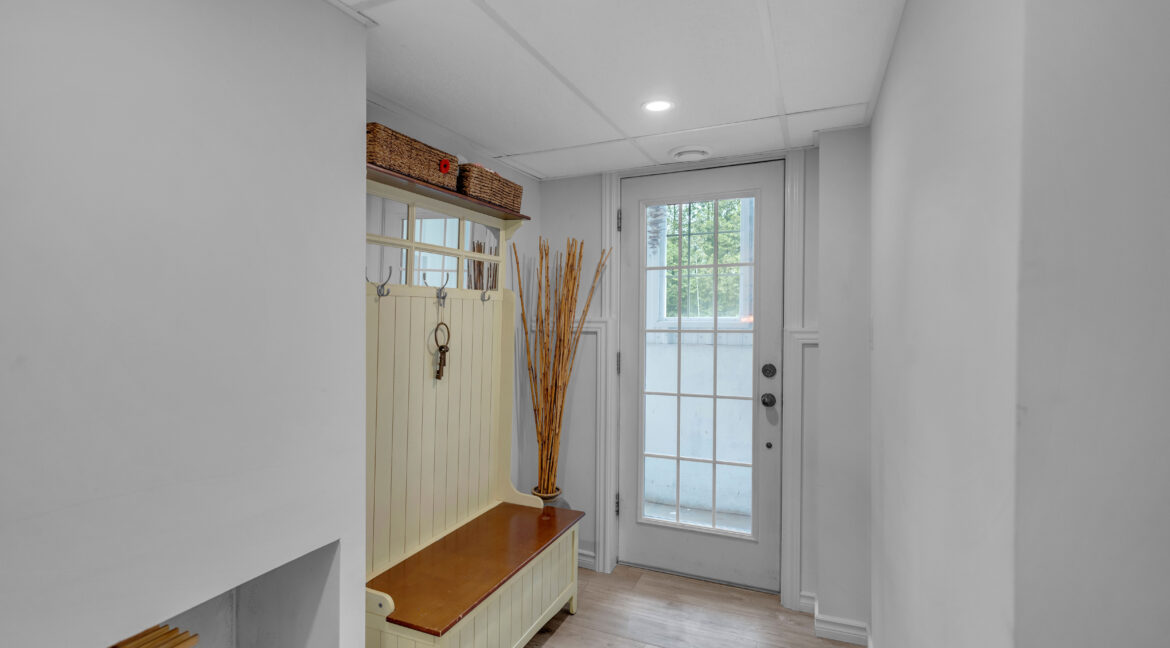 218 Mechanic St W-27