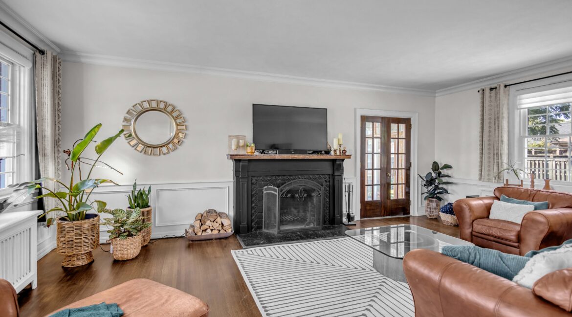 11 Hawarden Ave-11