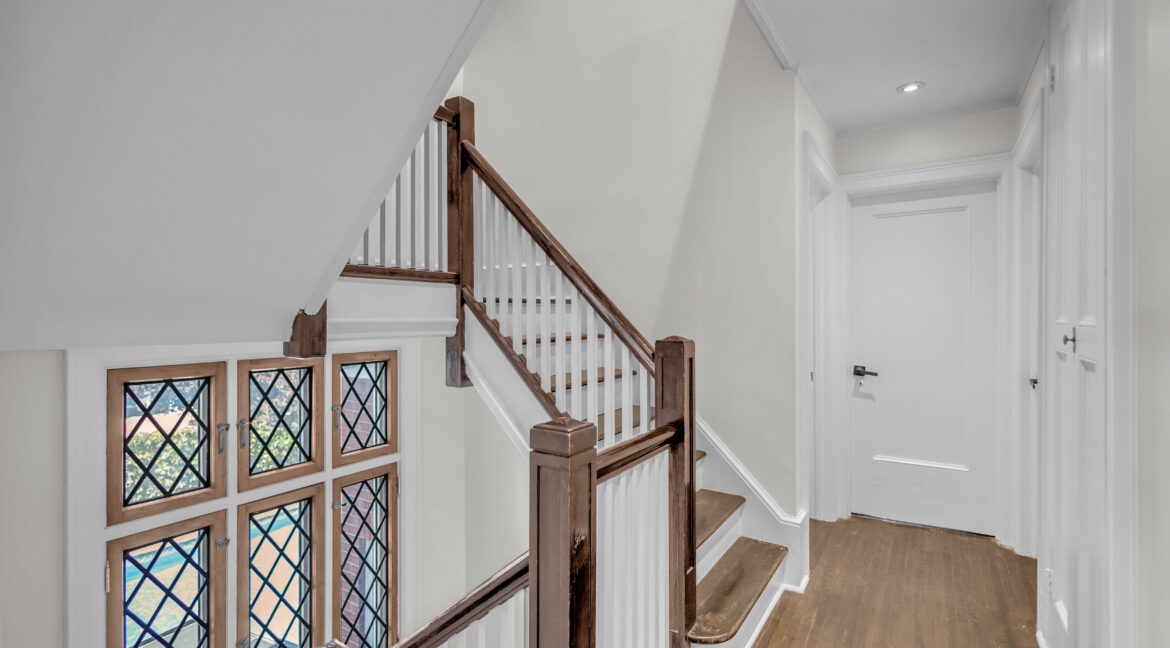 11 Hawarden Ave-16