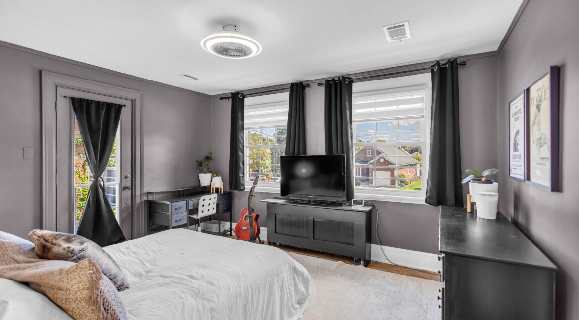 11 Hawarden Ave-21