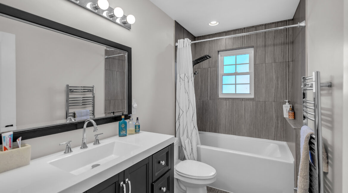 11 Hawarden Ave-23