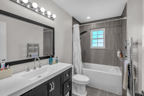 11 Hawarden Ave-23