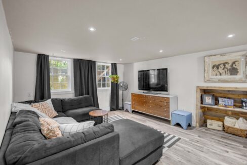 11 Hawarden Ave-30
