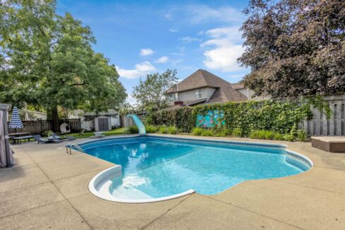 11 Hawarden Ave-32
