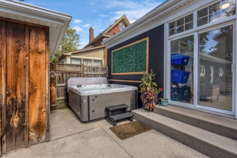 11 Hawarden Ave-33