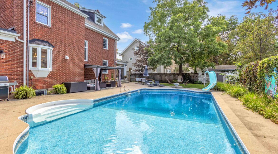 11 Hawarden Ave-34