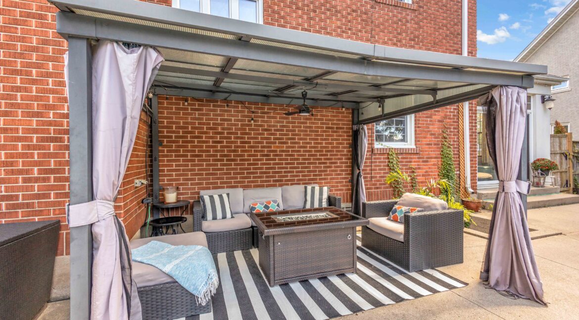 11 Hawarden Ave-35