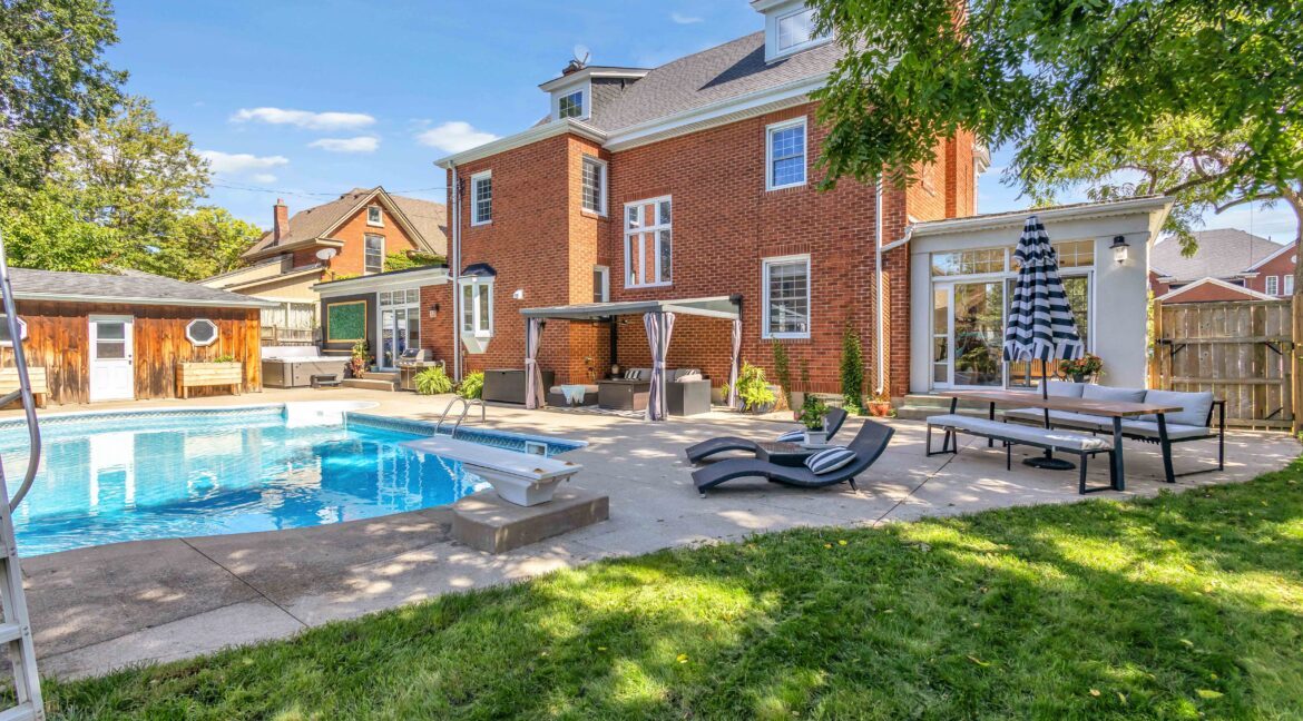 11 Hawarden Ave-40