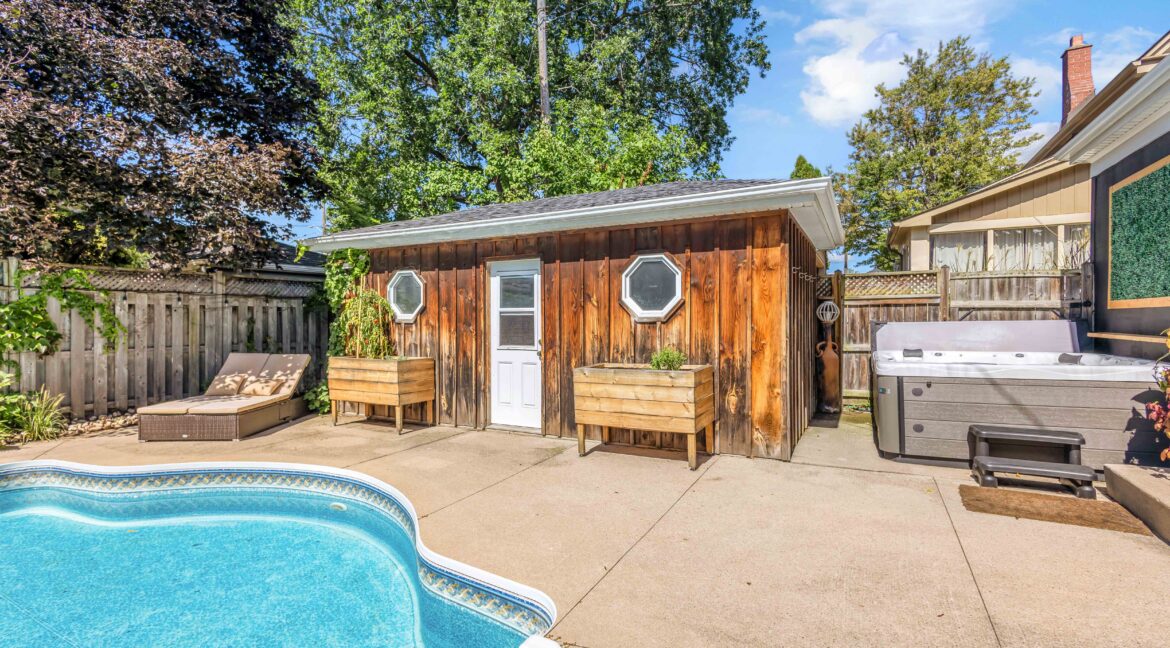 11 Hawarden Ave-41