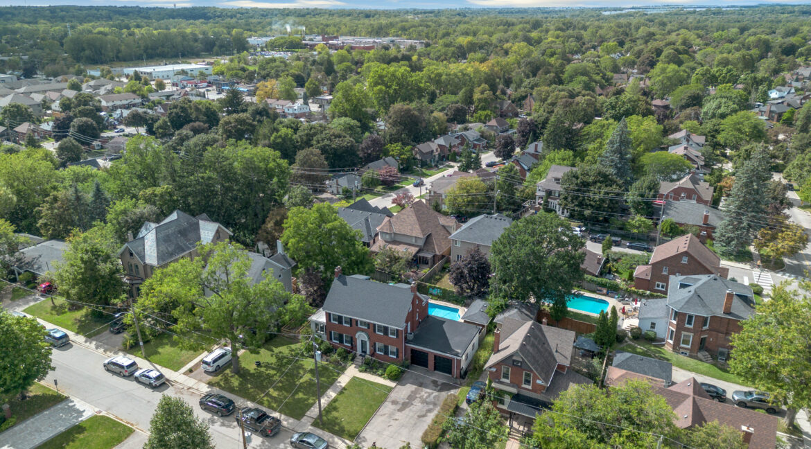 11 Hawarden Ave-45