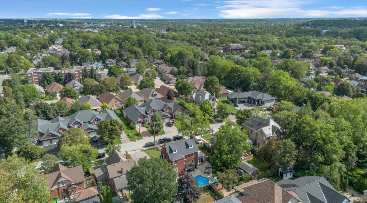 11 Hawarden Ave-46
