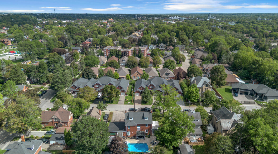 11 Hawarden Ave-47