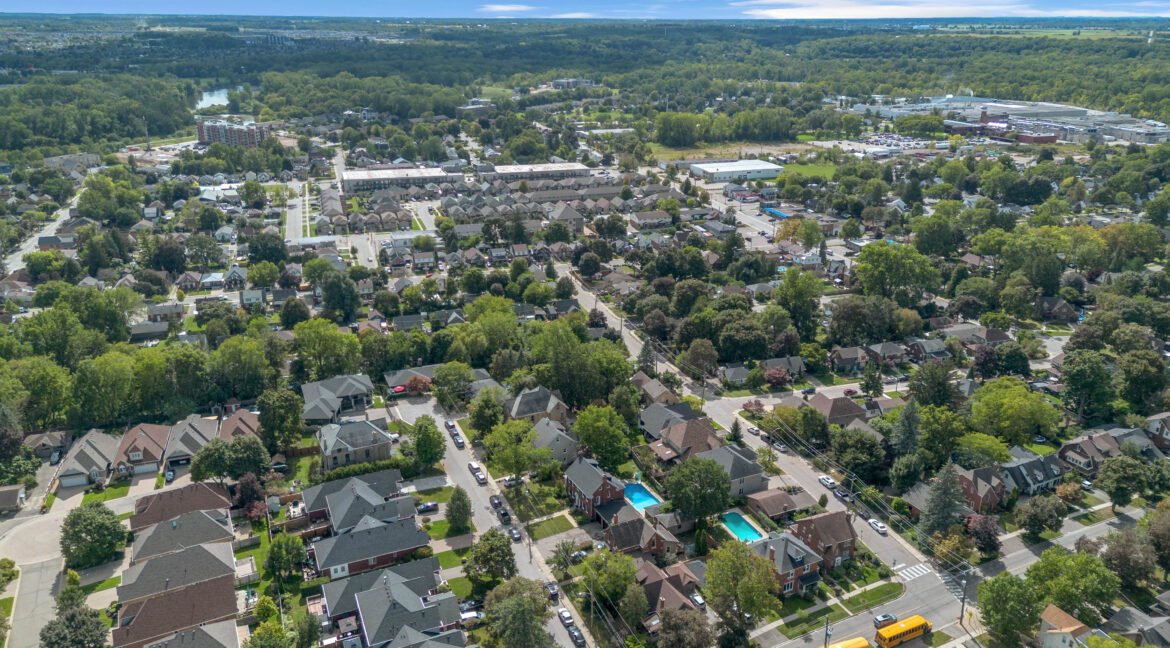 11 Hawarden Ave-48
