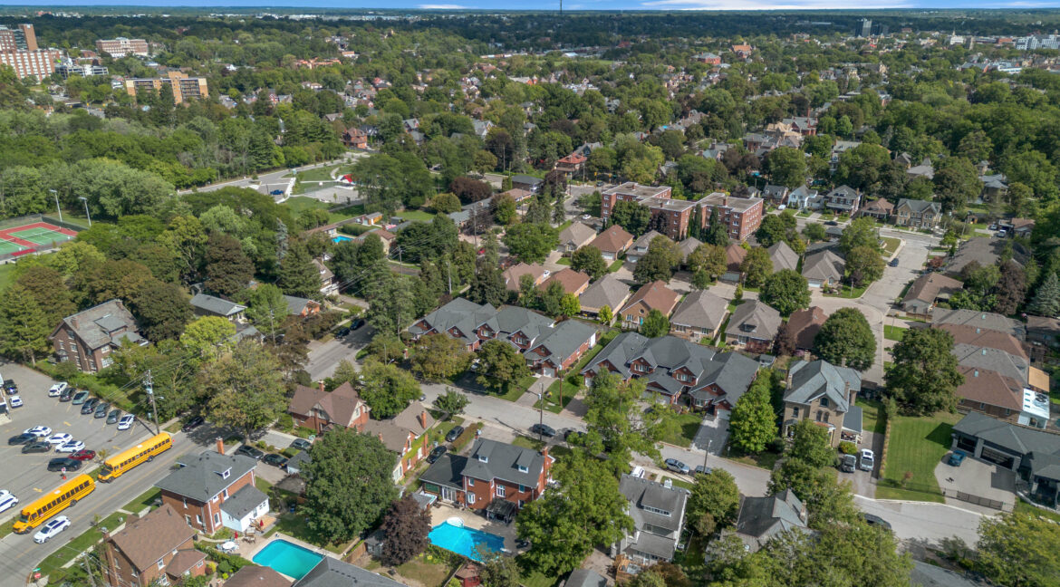 11 Hawarden Ave-49